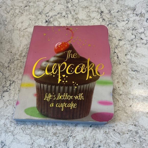 paperback - the cupcake ` - Picture 7 of 7
